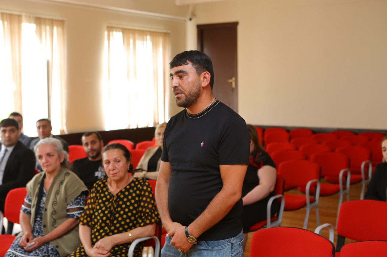 Niyazi Bayramov sakinlərlə səyyar görüş keçirdi - FOTOLAR